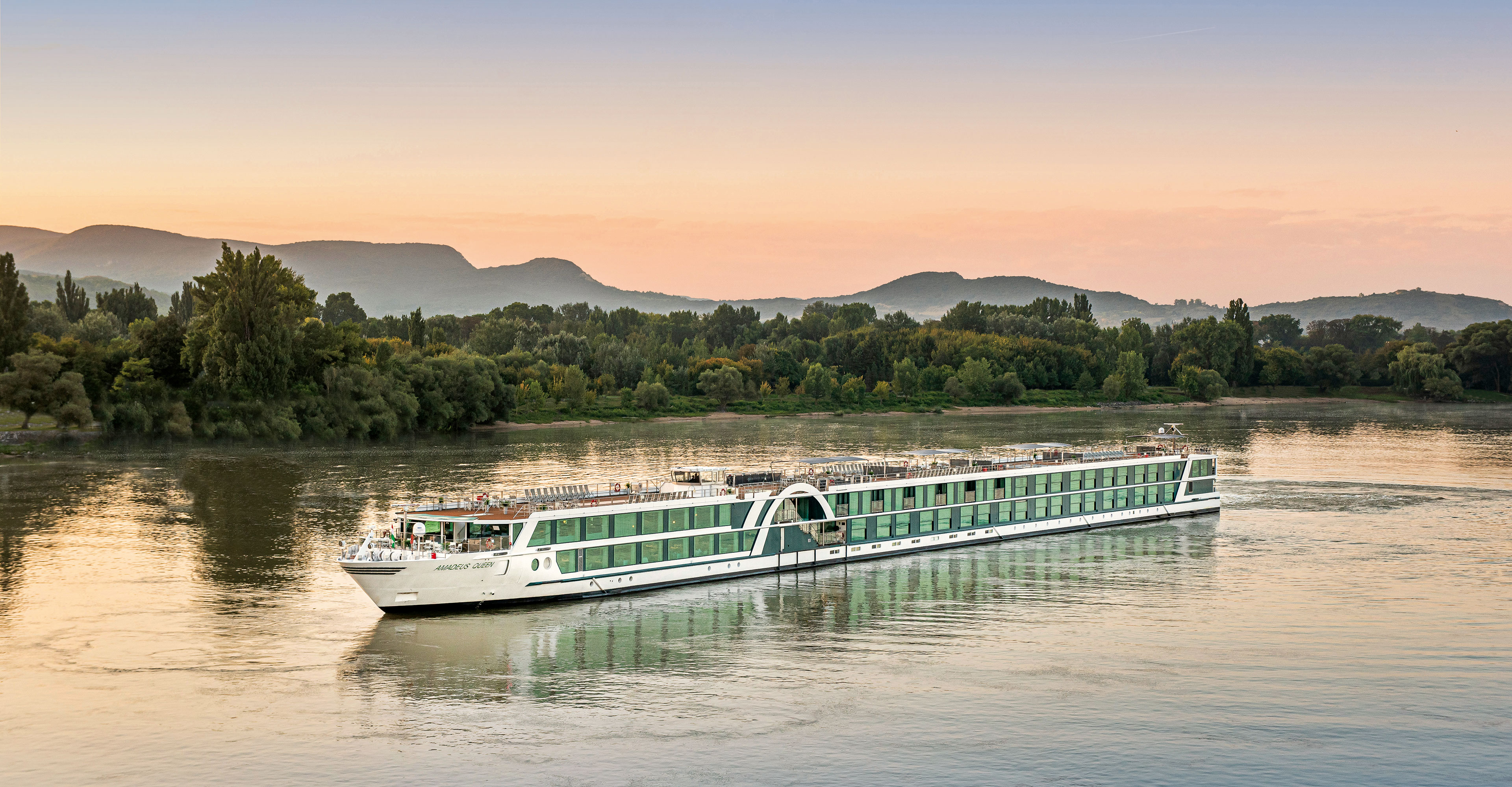 MS Amadeus auf der Donau