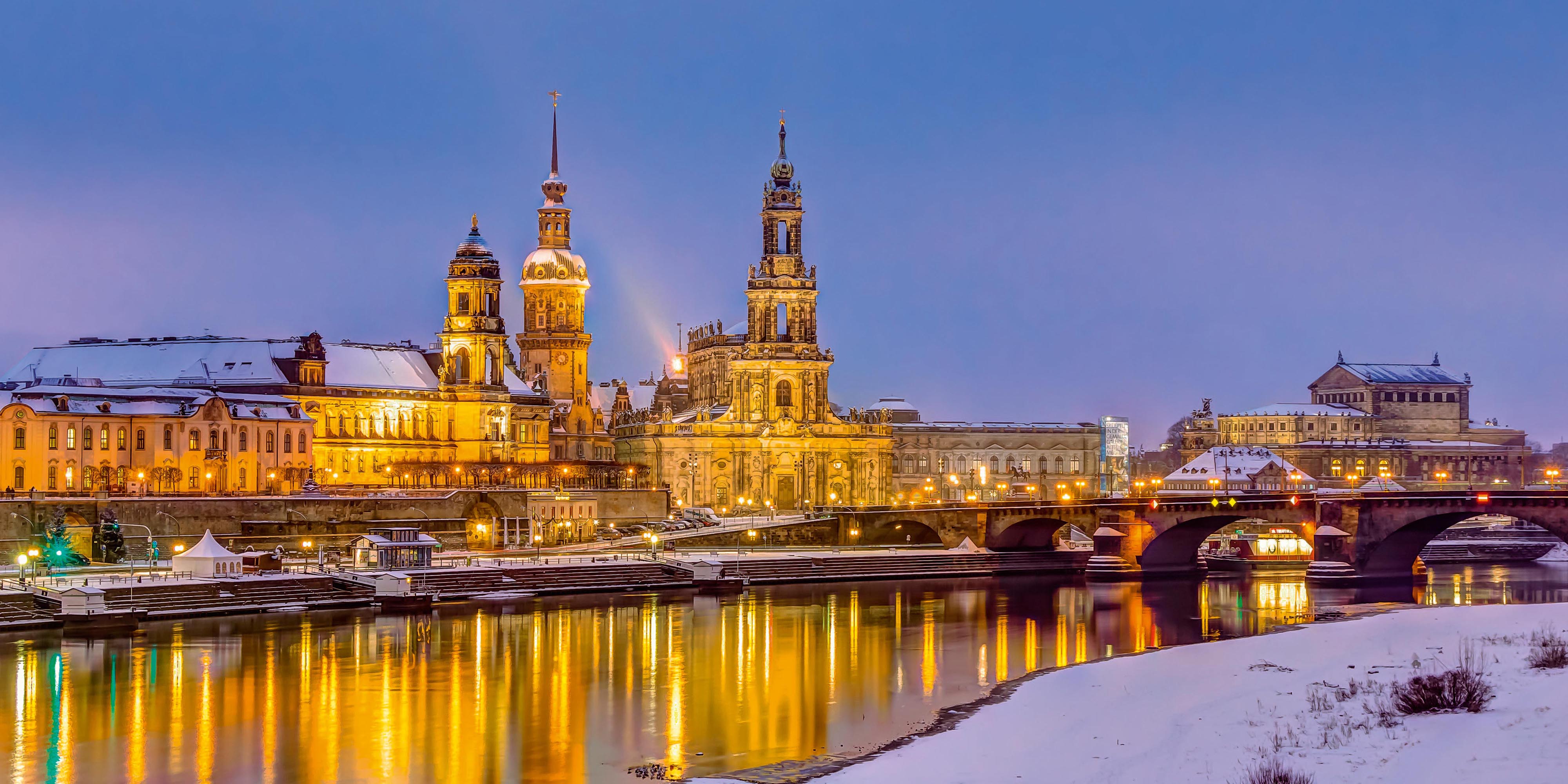 Feiertage in Dresden  Festtagsstimmung an der Elbe